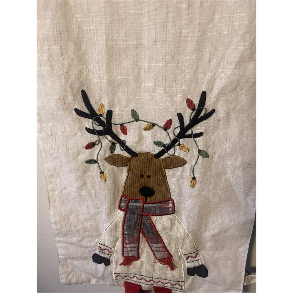 Nicole Miller Christmas Reindeer Table Runner 14